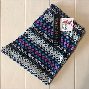 NWT Plus Sized Aztec Print Leggings